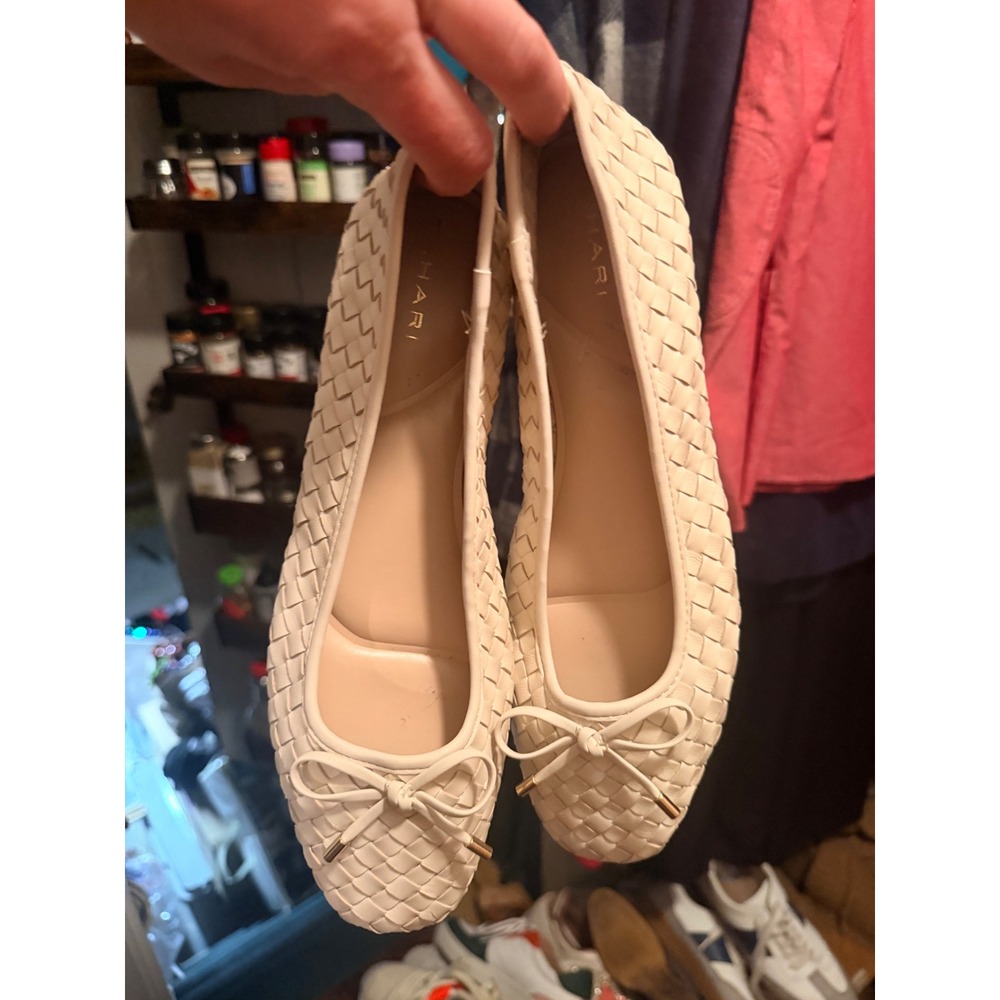 Tahari Samila-L Flats Women 9.5 Cream Good Woven Leather Bow Square Toe